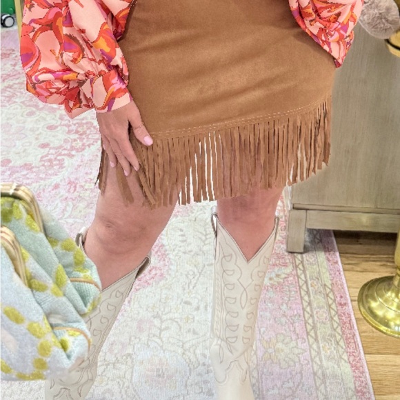 Fashion Express Dresses & Skirts - FASHION EXPRESS FAUX FRIENGE SKIRT